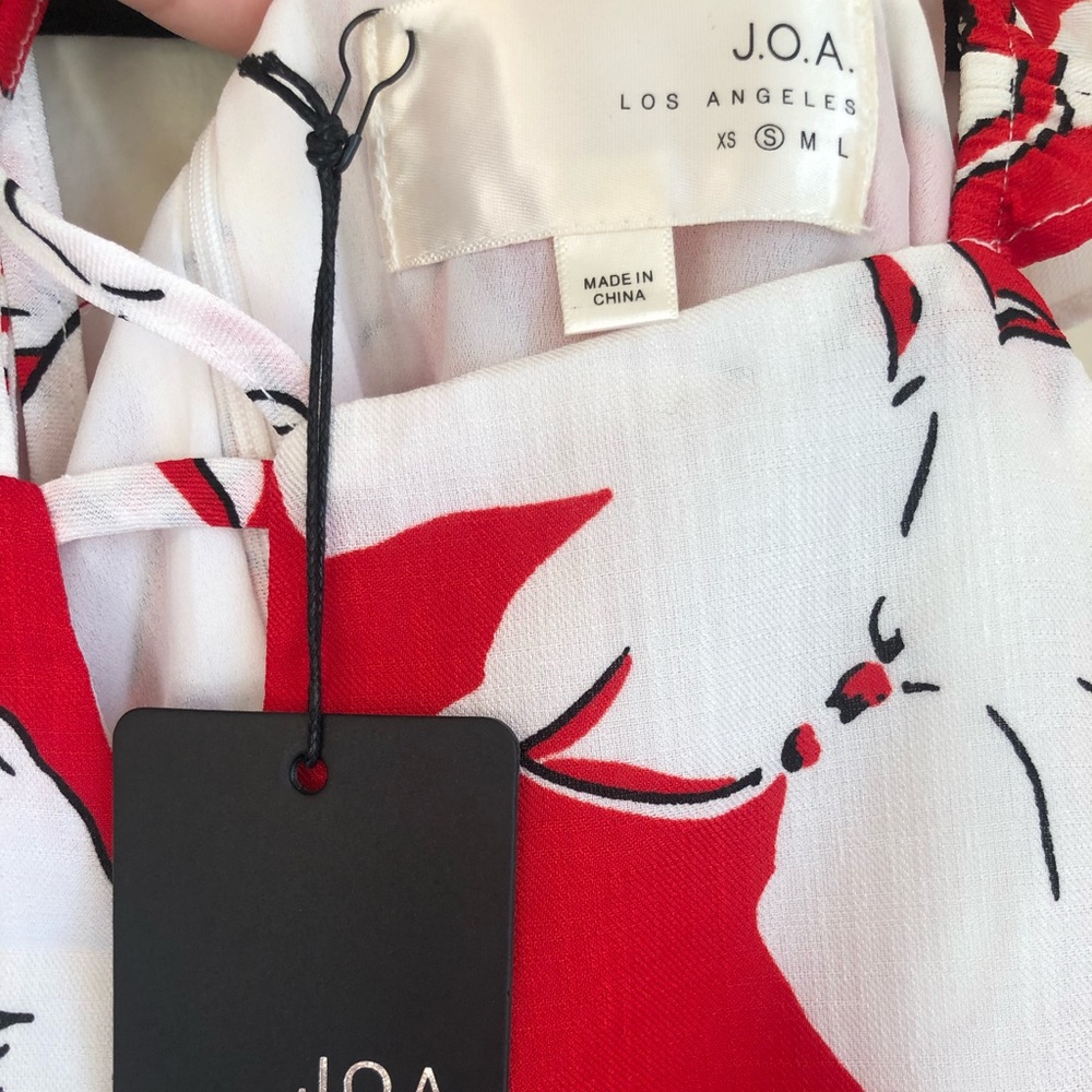 JOA Flower Print Dress With Ruffle Shoulder - Picture 4 of 4